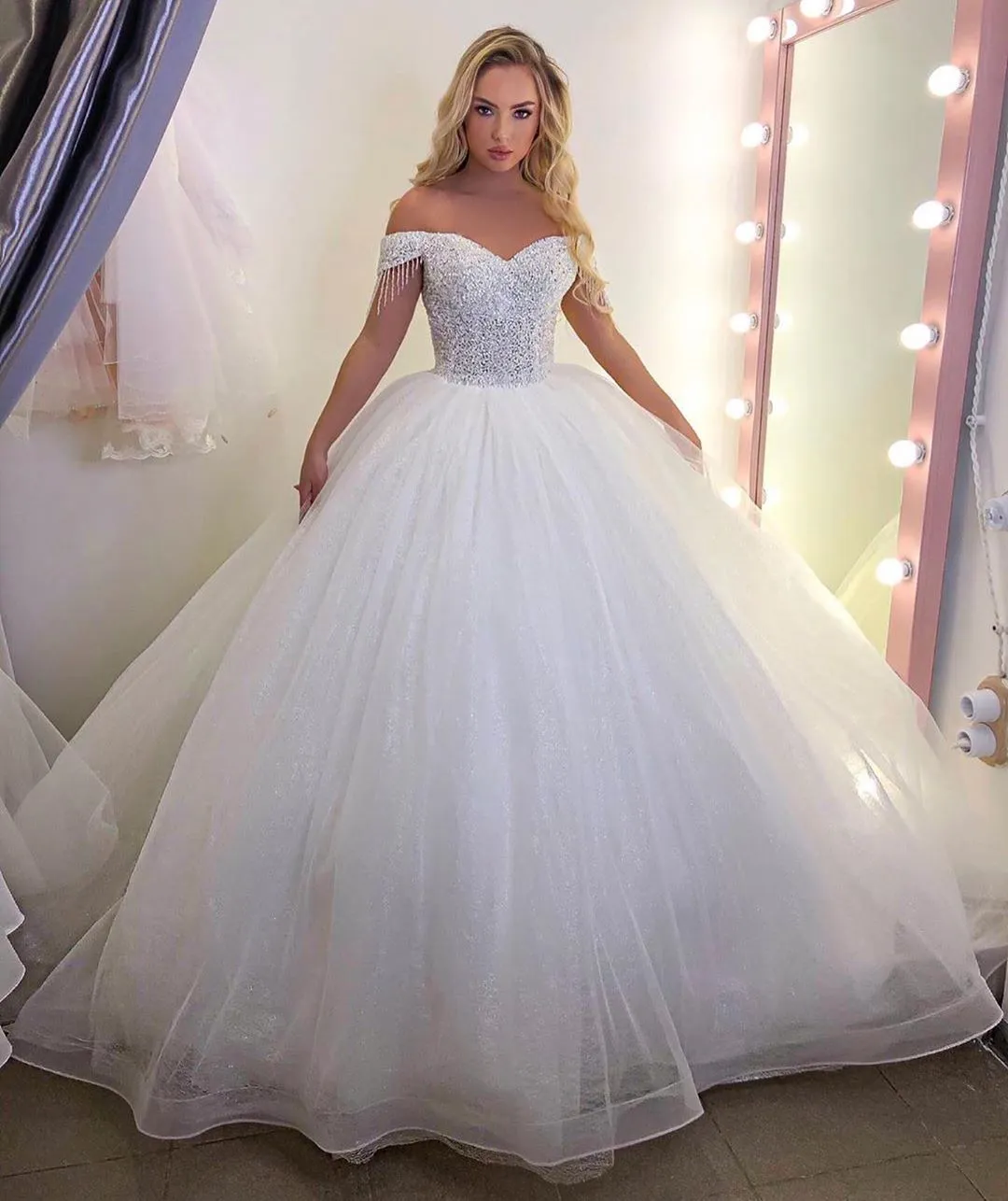 Long Princess off-the-shoulder Tulle Wedding Dress